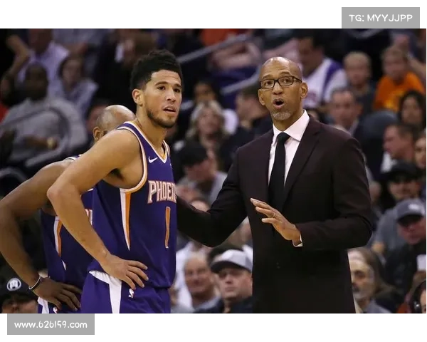 布克热爱时尚与慈善事业 赛场外的多元兴趣和生活方式揭秘